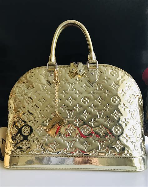 louis vuitton bag with gold lv